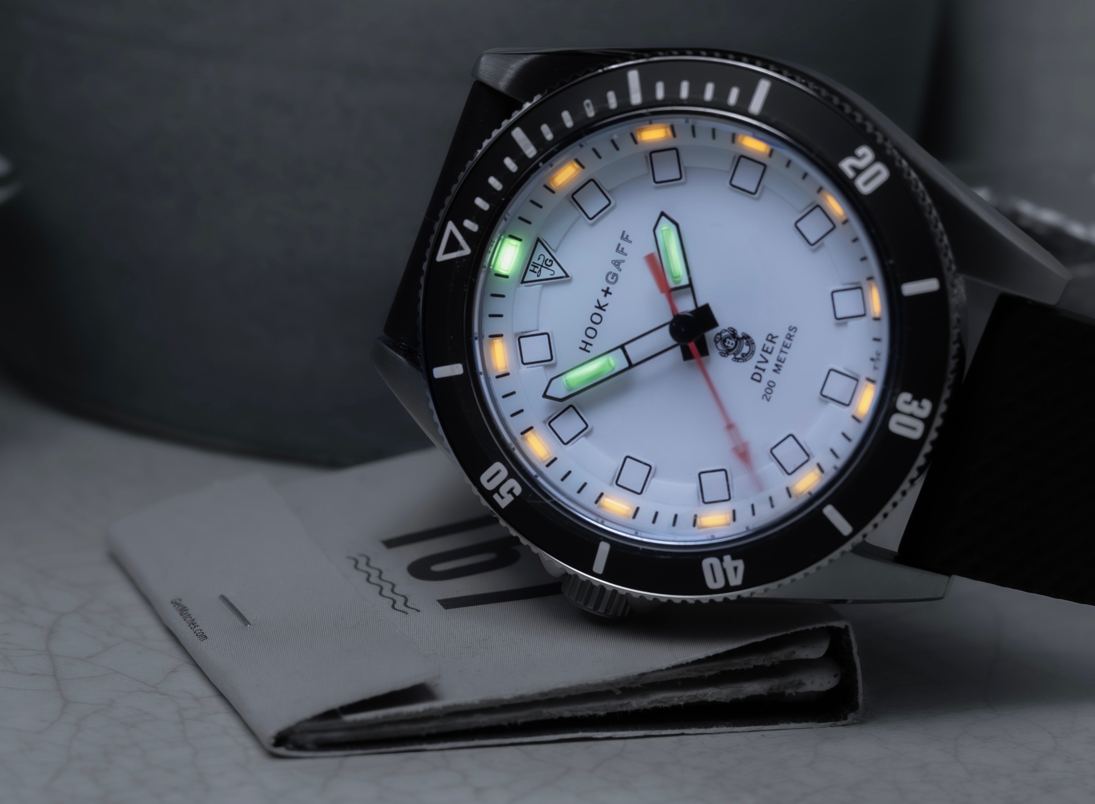 Diver Black Bezel - White Dial